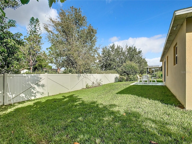 view of yard featuring a patio