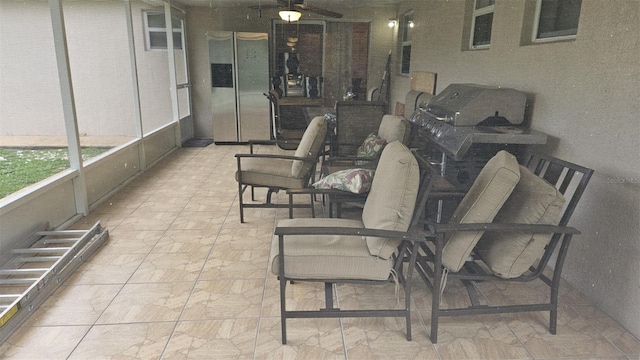 sunroom with ceiling fan