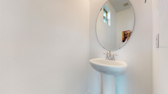 bathroom featuring sink