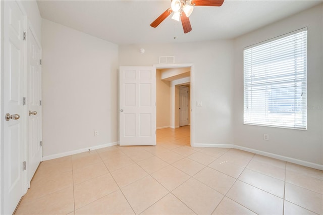 unfurnished room featuring light tile patterned floors and ceiling fan