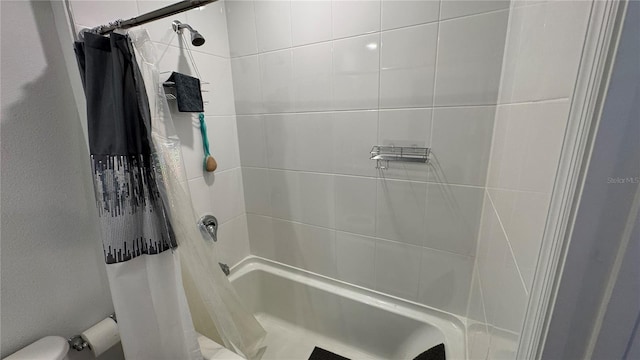 bathroom featuring shower / bathtub combination with curtain