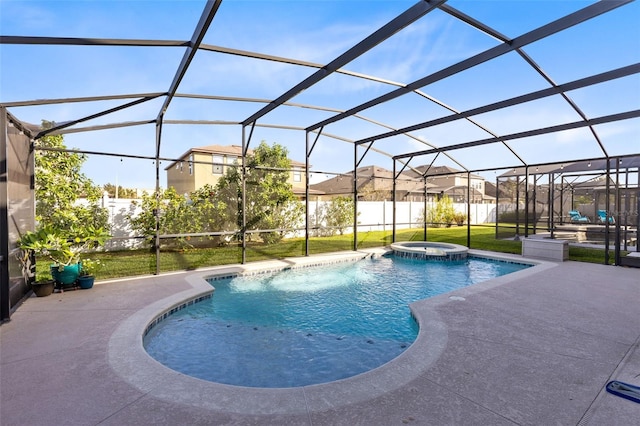 view of swimming pool featuring a patio, a yard, a lanai, and an in ground hot tub