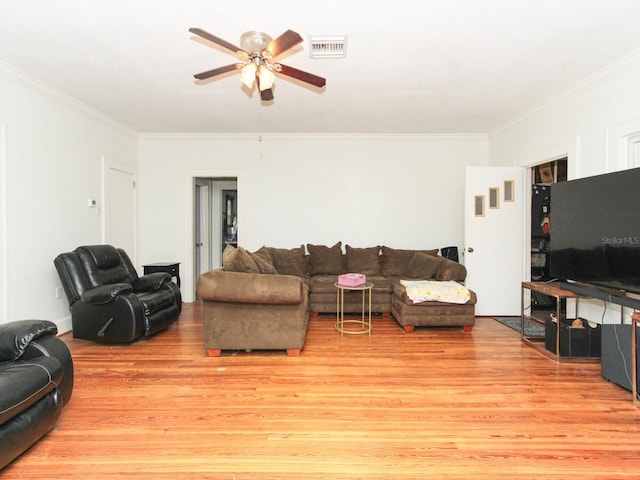 living room featuring light hardwood / wood-style floors, crown molding, and ceiling fan