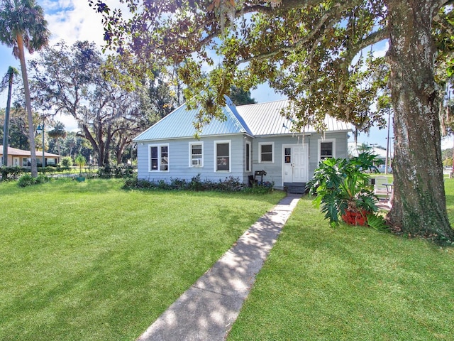 view of front of home with a front lawn