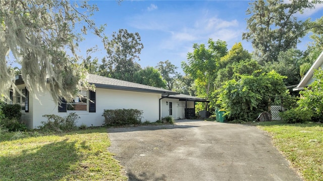 view of front facade with a front yard and a carport