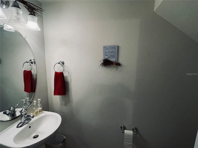 10453 Westpark Preserve Blvd, Tampa, FL 33625 - bathroom featuring a sink