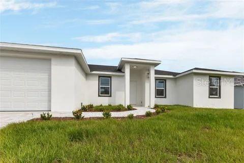 view of front of home with a front yard and a garage