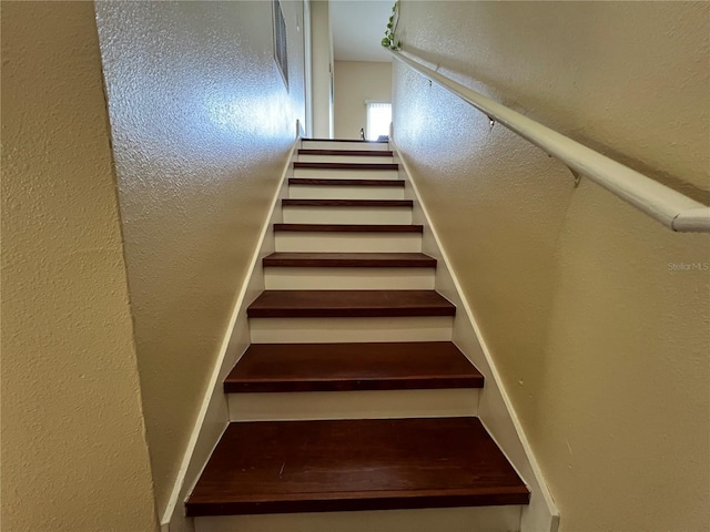 10791 Gran Paradiso Dr Unit S, Orlando, FL 32832 - stairs featuring a textured wall
