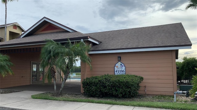 2210 Grand Cayman Ct Unit 1722, Kissimmee, FL 34741 - view of side of home with roof with shingles