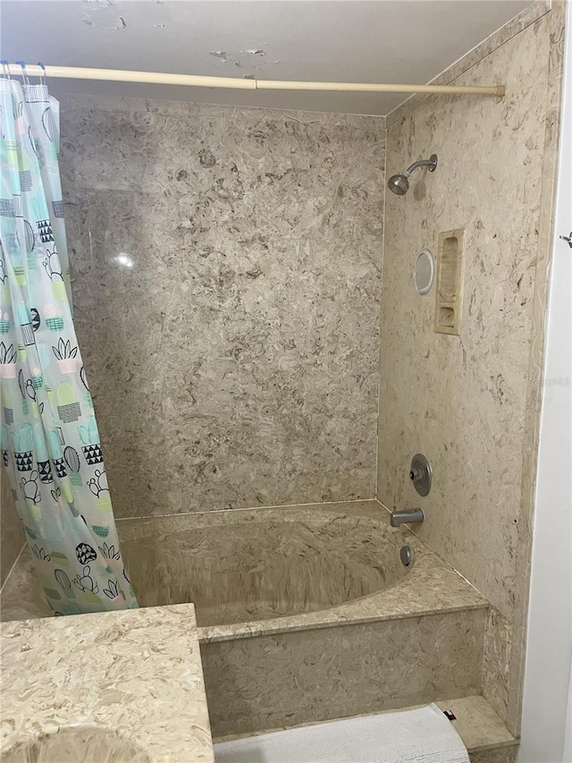 bathroom featuring shower / bath combo