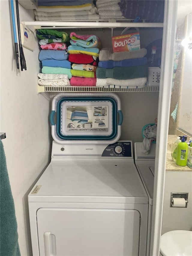 laundry room with washer / dryer