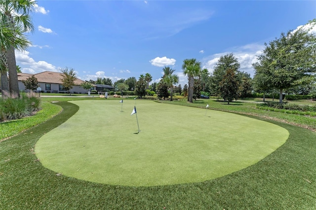 view of property's community featuring a lawn