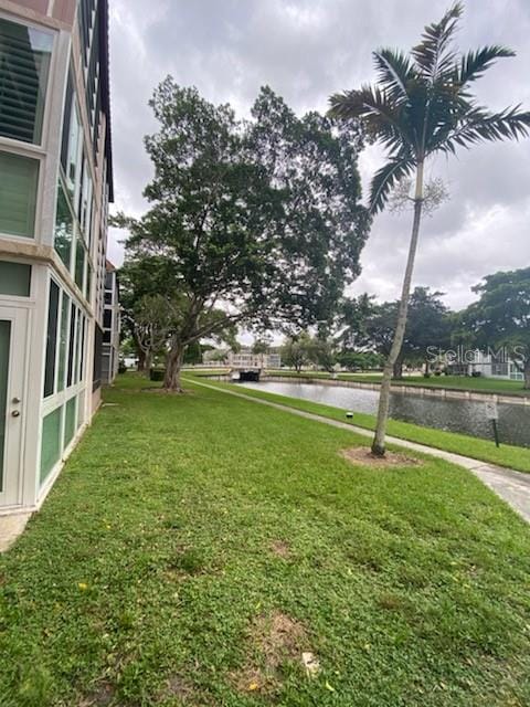 view of yard featuring a water view