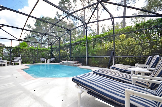 view of pool featuring a jacuzzi, a patio, and a lanai