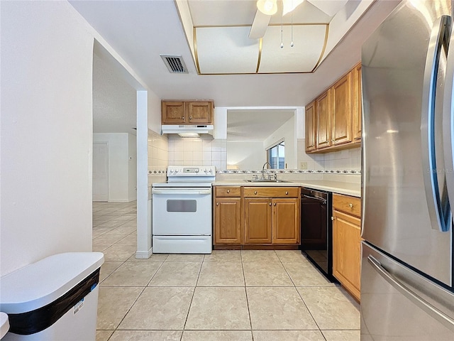 kitchen with decorative backsplash, stainless steel refrigerator, sink, electric stove, and dishwasher