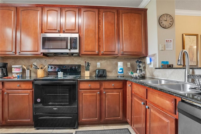 kitchen featuring sink, stainless steel appliances, crown molding, and light tile patterned floors