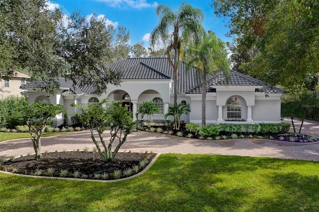 view of front of house with a front yard