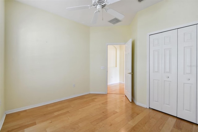 unfurnished bedroom with a closet, light wood-type flooring, and ceiling fan