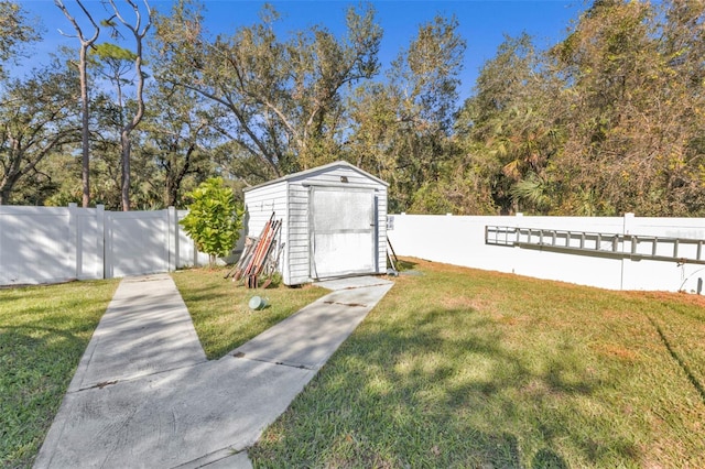 view of yard with a storage unit