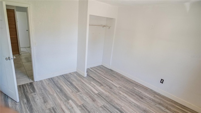 unfurnished room with light hardwood / wood-style flooring