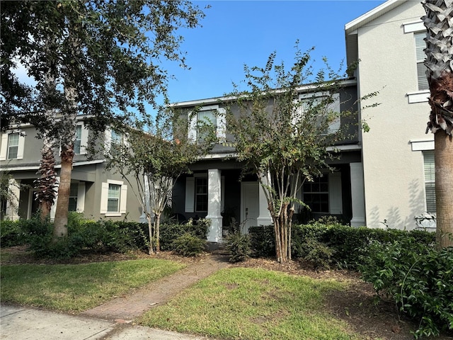 view of front of home with a front lawn