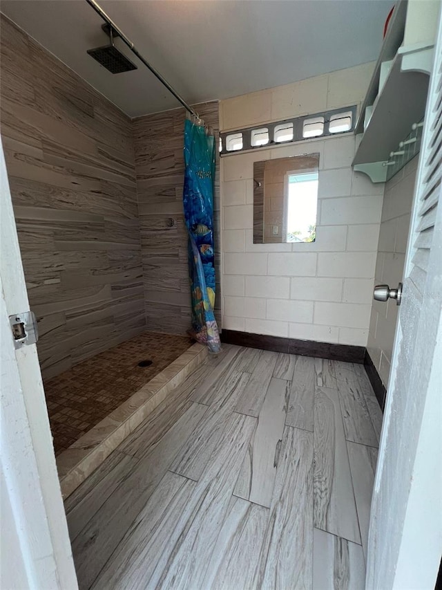 bathroom featuring curtained shower