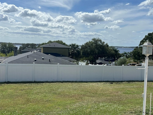 view of yard featuring a water view