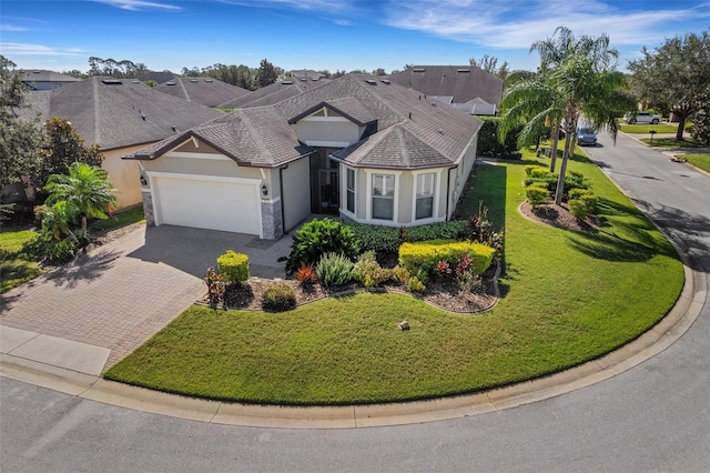 view of front of home featuring a front yard and a garage