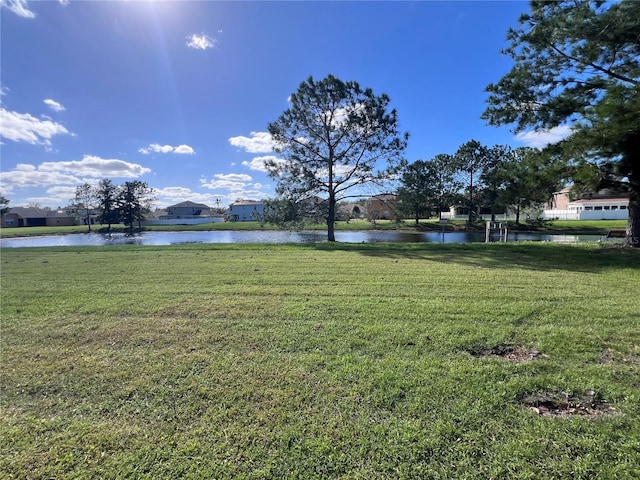 view of yard featuring a water view