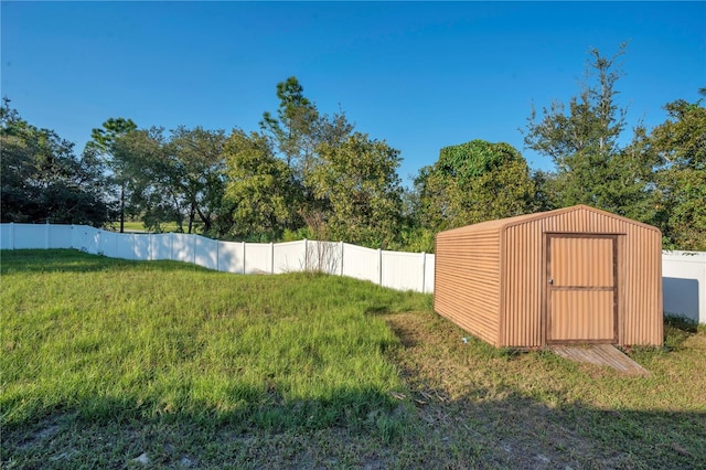 view of yard with a shed