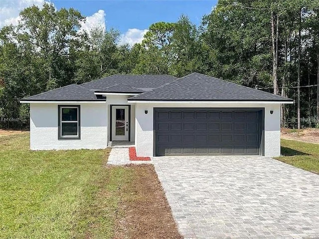 view of front facade featuring a garage and a front lawn