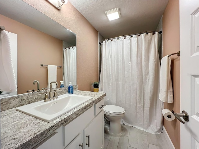 bathroom featuring a textured ceiling, hardwood / wood-style flooring, toilet, vanity, and a shower with shower curtain