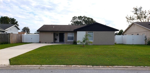 ranch-style home featuring a front lawn