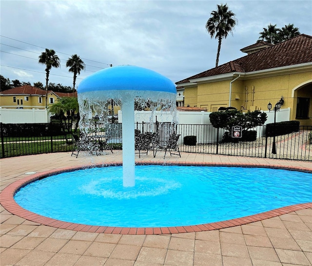 view of swimming pool