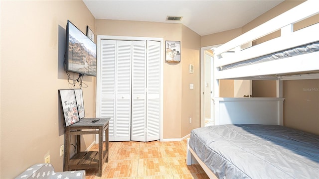 223 Lake Davenport Ests, Davenport, FL 33897 - bedroom with a closet and baseboards