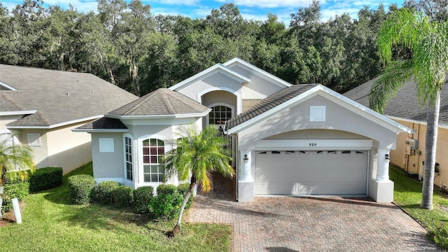 view of front of house featuring a front yard and a garage