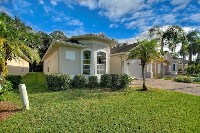 view of front of property featuring a front yard and a garage