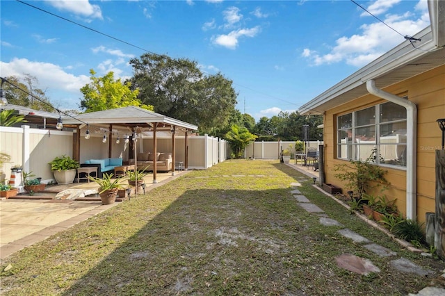 view of yard featuring a patio