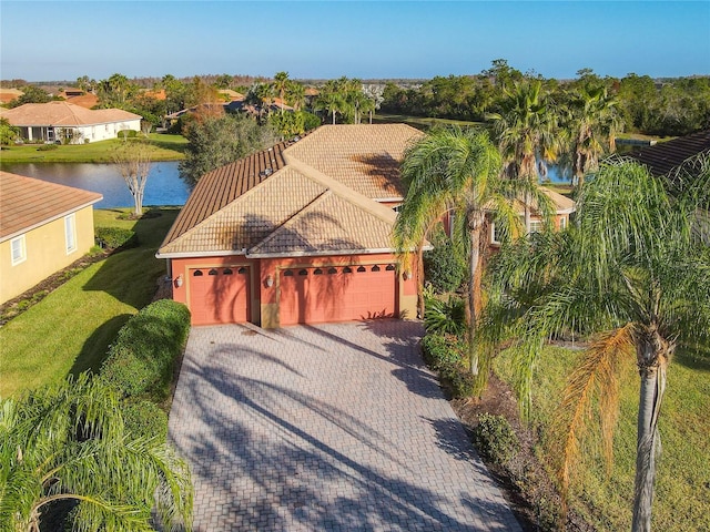 bird's eye view with a water view