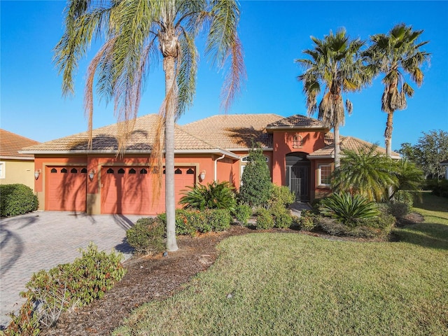 view of front facade featuring a front yard and a garage