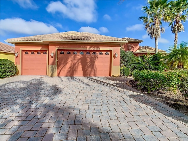 view of front facade featuring a garage