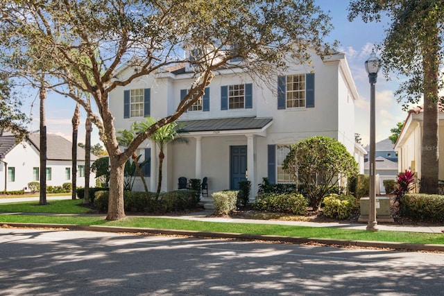 view of front facade with a front yard