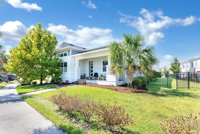 view of front facade featuring a front lawn