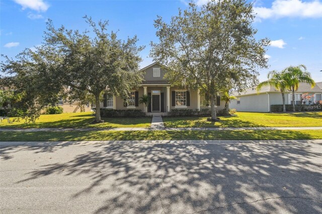 view of front facade with a front lawn and stucco siding