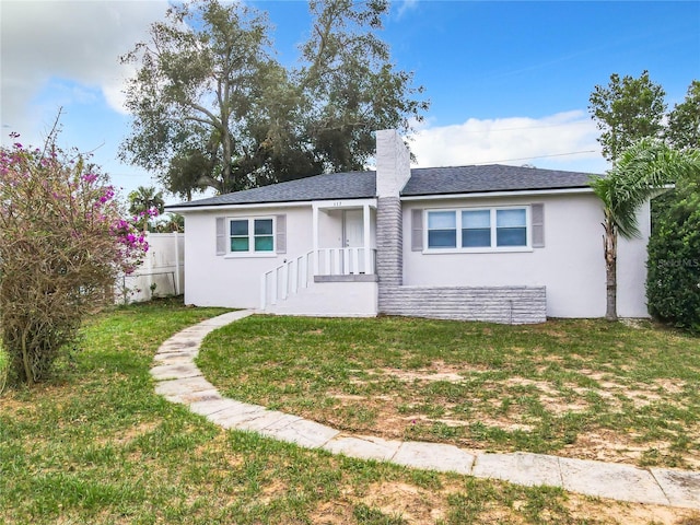 ranch-style house featuring a front yard