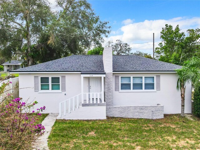 view of front of home with a front lawn