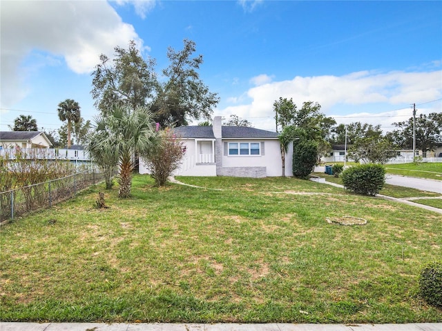 view of front of property with a front yard