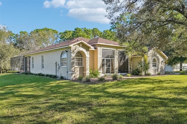 view of front of home with a front lawn