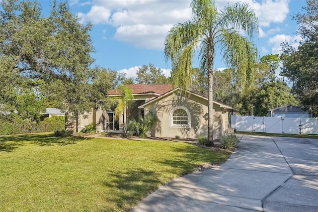 view of front facade with a front yard