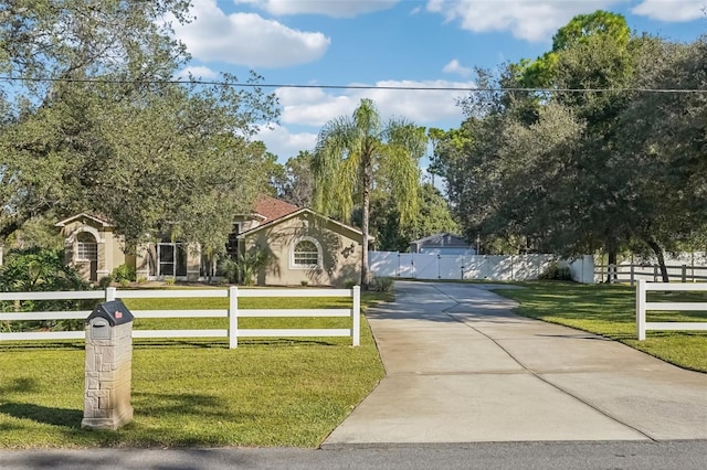 view of front of home featuring a front lawn